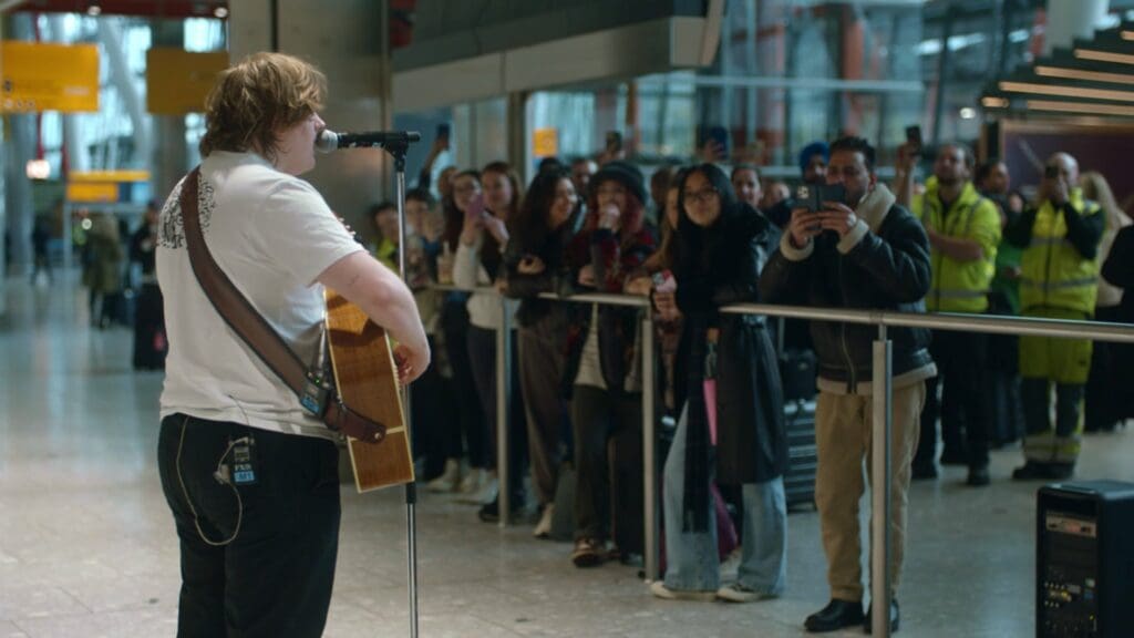 Lewis Capaldi – Wish You The Best (Airport Arrivals Performance)